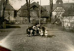 OK_1938_02_Personen_Pfarrgasse_Kindergarten_keine_000735_BNR103.jpg