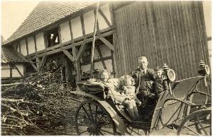 OK_1938_02_Personen_Pfarrgasse_Kirmes_keine_000735_BNR105.jpg