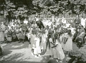 OK_1938_05_Personen_Pfarrgasse_Kirmes_keine_1634208750_BNR111.jpg