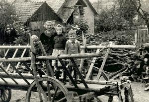 OK_1940_02_Personen_Pfarrgasse_keine_keine_000735_BNR102.jpg