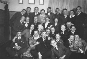 OK_1958_02_Personen_Kreisstrasse_Kirmes_keine_677803_BNR258.jpg