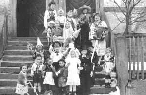 OK_1962_02_Personen_Kreisstrasse_Fasching_keine_003112_BNR199.jpg