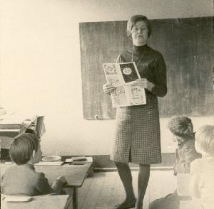 OK_1969_02_Personen_Kreisstrasse_Schule_Arbeit_196606_BNR266.jpg