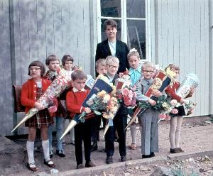 OK_1971_02_Personen_Kreisstrasse_Schule_Einschulung_196560_BNR265.jpg