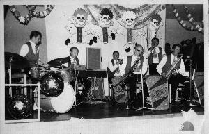 OK_1972_02_Personen_Pfarrgasse_Fasching_Musikkapelle_003112_BNR189.jpg
