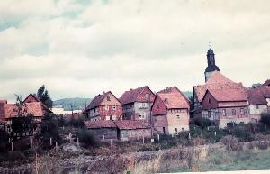OK_1975_02_Gebaeude_Am-Rain_Kirche_Grenzanlage_103921_BNR206.jpg