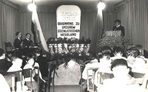 OK_1976_02_Personen_Pfarrgasse_Schule_Jugendweihe_192793_BNR236.jpg