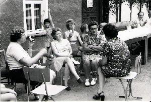 OK_1976_06_Personen_Heier_Strassenfest_keine_1363115731_BNR271.jpg