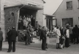 OK_1977_10_Personen_Am-Bach_Kirmes_keine_1374577891_BNR273.jpg