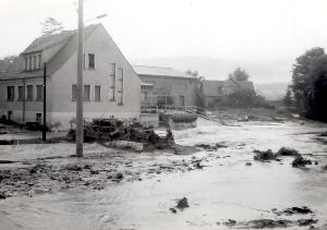 OK_1981_02_Gebaeude_Am-Bach_Handel_Unwetter_196069_BNR259.jpg