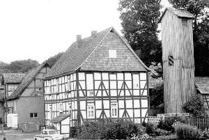 OK_1985_02_Gebaeude_Pfarrgasse_keine_Feuerwehr_001634_BNR155.jpg