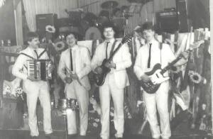 OK_1985_02_Personen_Kreisstrasse_Kirmes_Musikkapelle_192793_BNR238.jpg