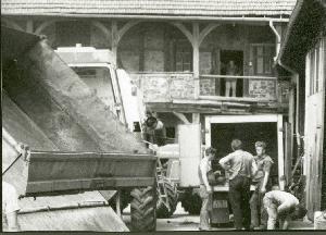 OK_1986_02_Gebaeude_Kreisstrasse_Landwirtschaft_Arbeit_001963_BNR162.jpg