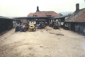 OK_1986_02_Gebaeude_Kreisstrasse_Landwirtschaft_Arbeit_001963_BNR181.jpg