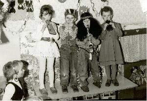 OK_1986_02_Personen_Kreisstrasse_Fasching_keine_001963_BNR168.jpg