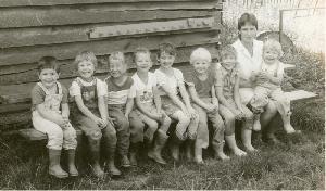 OK_1986_07_Personen_Kreisstrasse_Kindergarten_keine_1362061614_BNR272.jpg