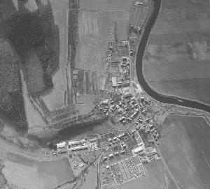 OK_1992_01_Gebaeude_Wahlhausen_Luftbild_Feuerwehr_1633090010_BNR287.jpg